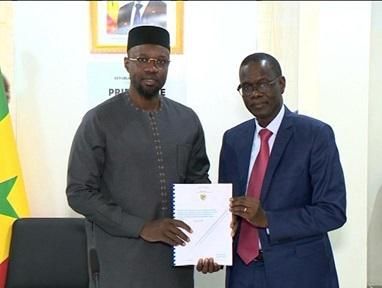 Remise du pré-rapport à la Primature